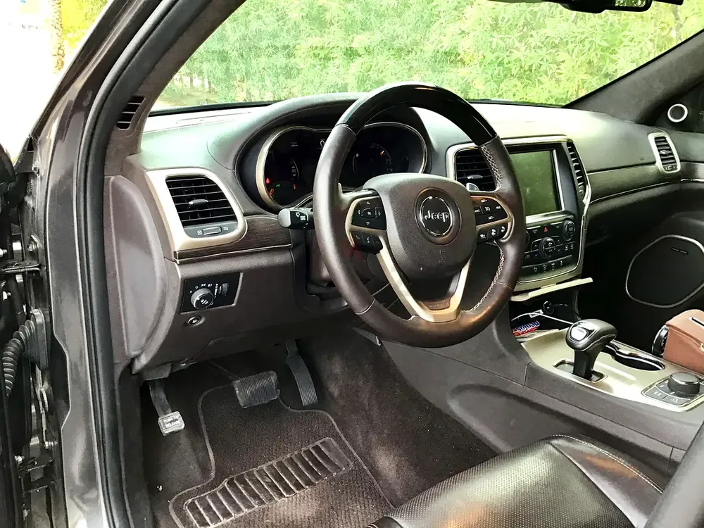 Jeep Grand Cherokee Summit 5.7L V8 GCC | Full Option | No Accidents - Image 11