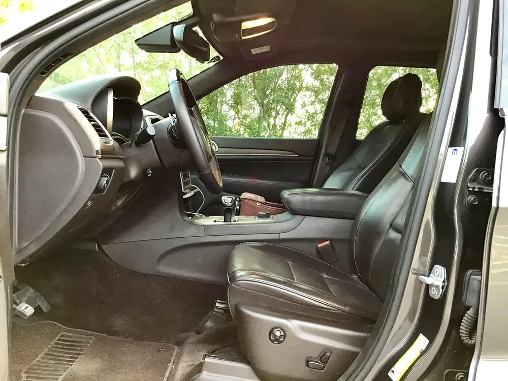 Jeep Grand Cherokee Summit 5.7L V8 GCC | Full Option | No Accidents - Image 12