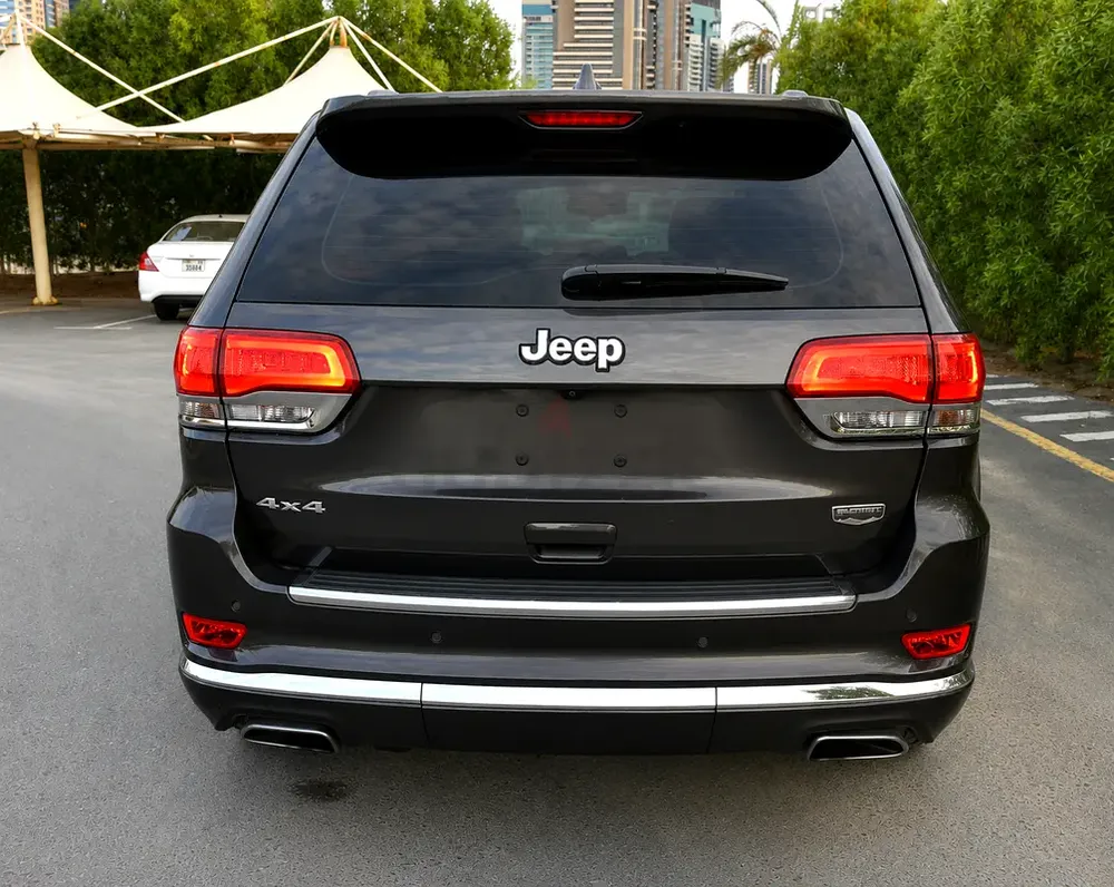 Jeep Grand Cherokee Summit 5.7L V8 GCC | Full Option | No Accidents - Image 4