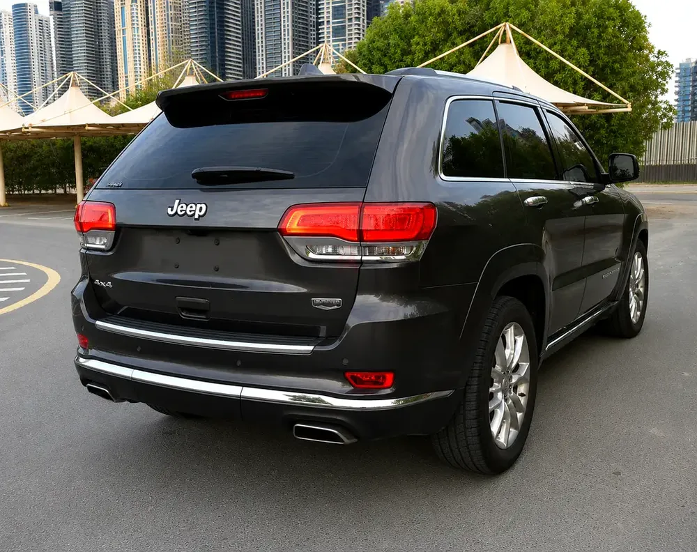 Jeep Grand Cherokee Summit 5.7L V8 GCC | Full Option | No Accidents - Image 5
