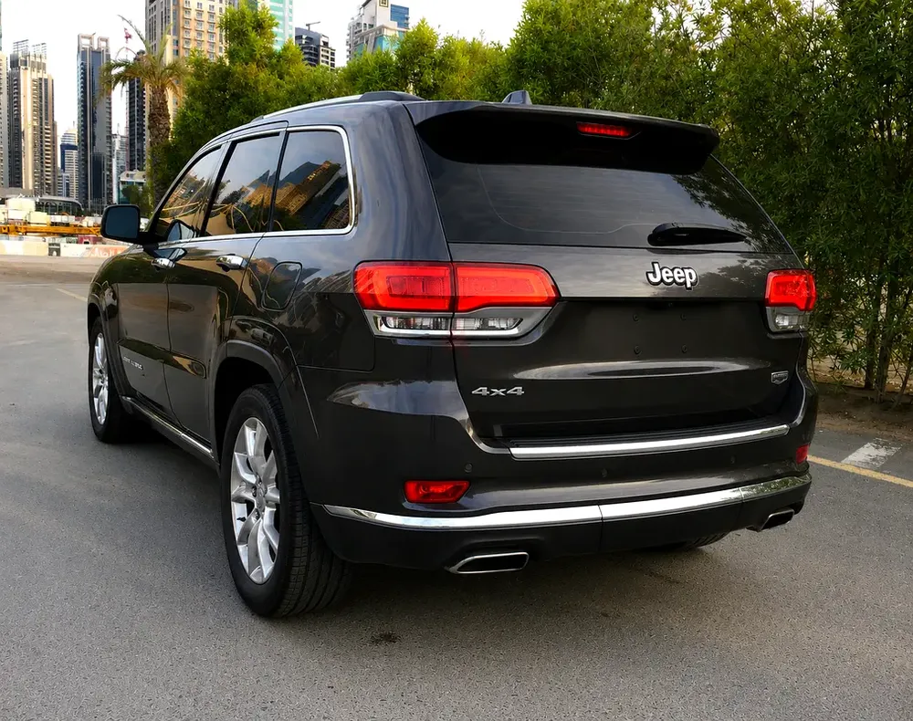Jeep Grand Cherokee Summit 5.7L V8 GCC | Full Option | No Accidents - Image 6