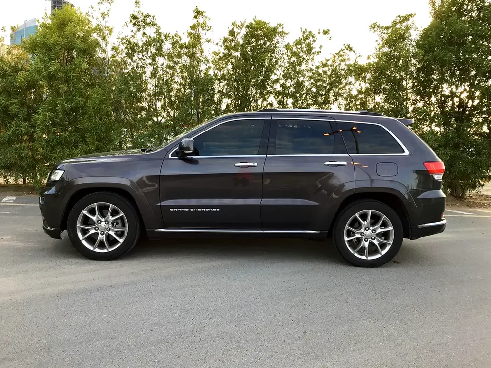 Jeep Grand Cherokee Summit 5.7L V8 GCC | Full Option | No Accidents - Image 7
