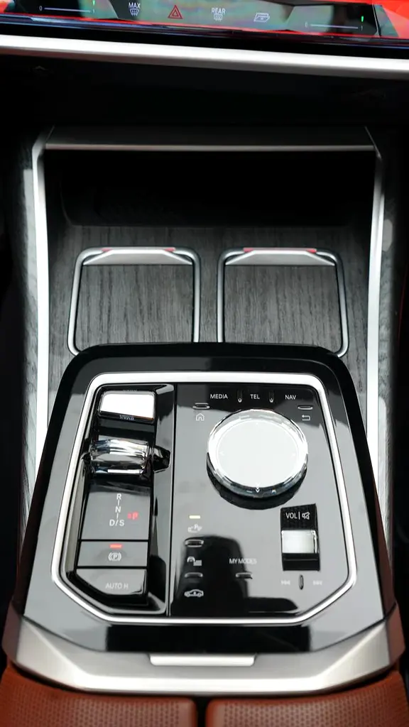 2024 BMW 760Li xDrive, GCC Specs - Brand New! - Image 10