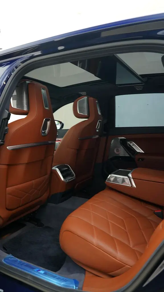 2024 BMW 760Li xDrive, GCC Specs - Brand New! - Image 13