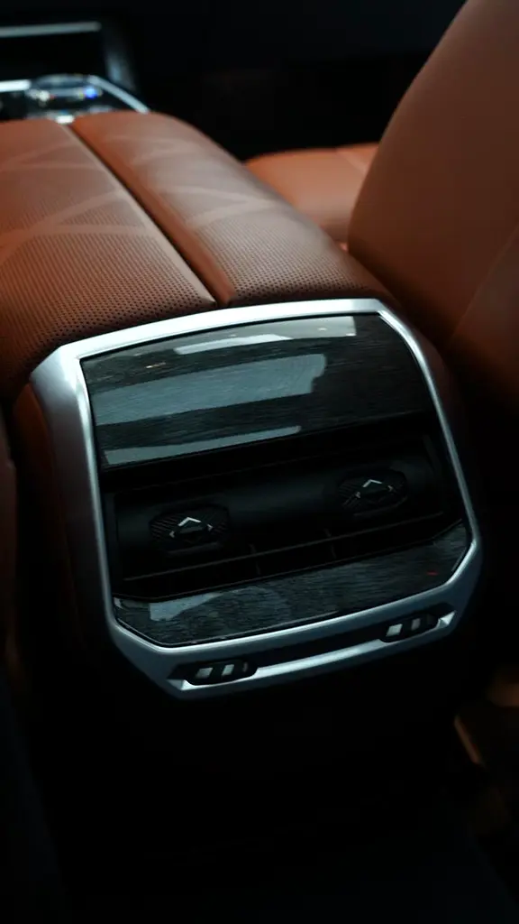 2024 BMW 760Li xDrive, GCC Specs - Brand New! - Image 17