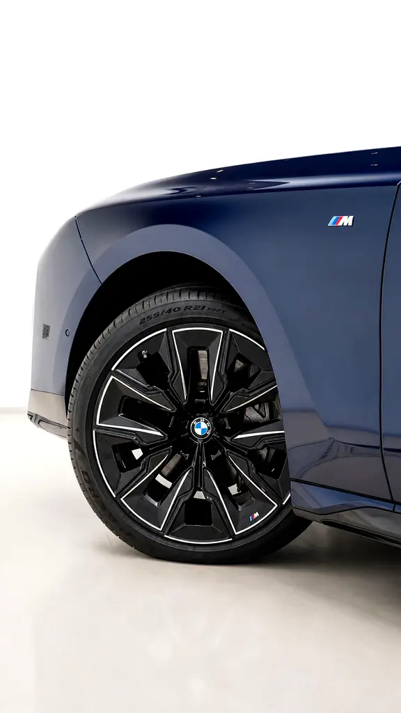 2024 BMW 760Li xDrive, GCC Specs - Brand New! - Image 18