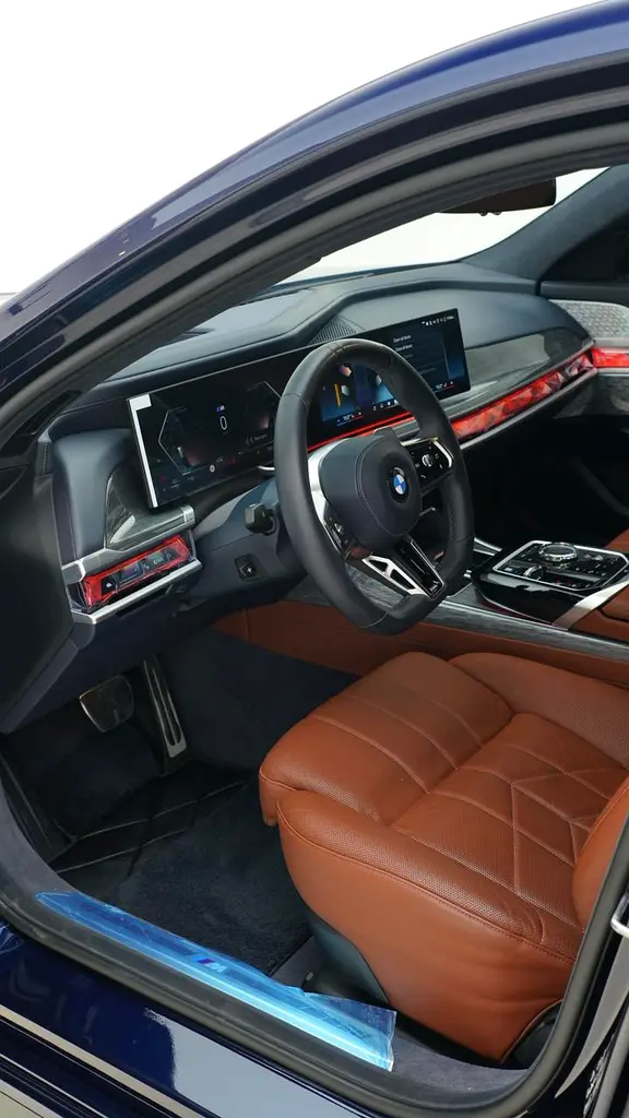 2024 BMW 760Li xDrive, GCC Specs - Brand New! - Image 4