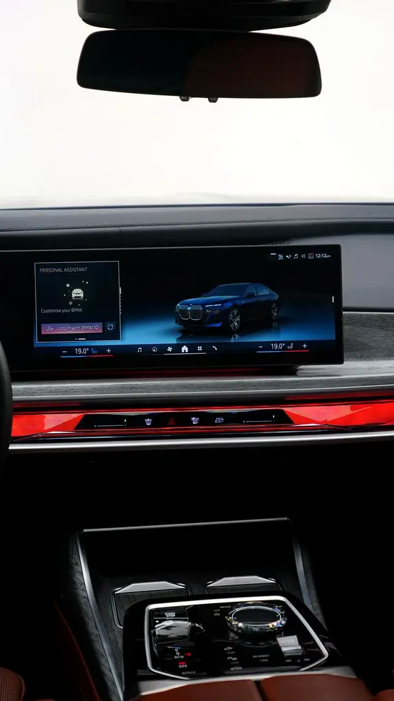 2024 BMW 760Li xDrive, GCC Specs - Brand New! - Image 7