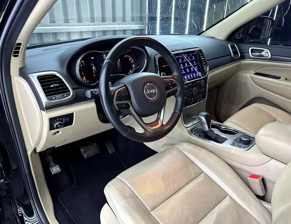 Jeep Grand Cherokee 4x4 Limited | GCC | Low Mileage - Image 10