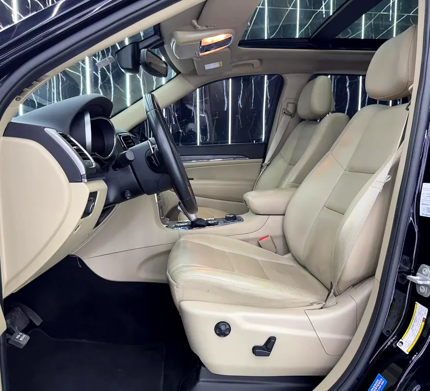 Jeep Grand Cherokee 4x4 Limited | GCC | Low Mileage - Image 12