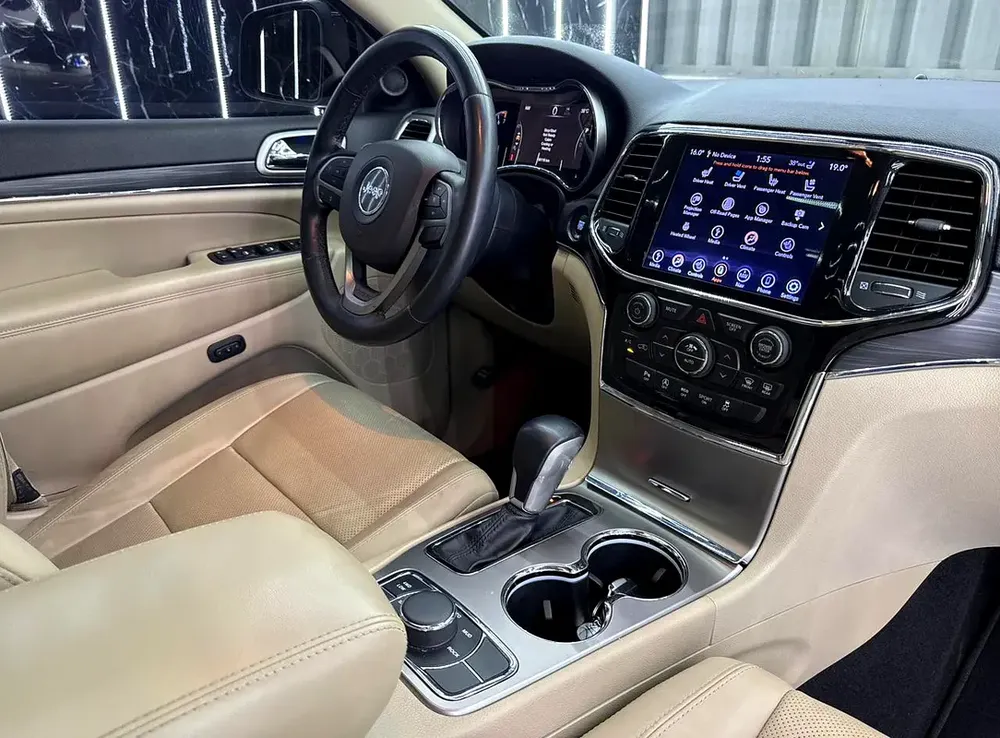 Jeep Grand Cherokee 4x4 Limited | GCC | Low Mileage - Image 15