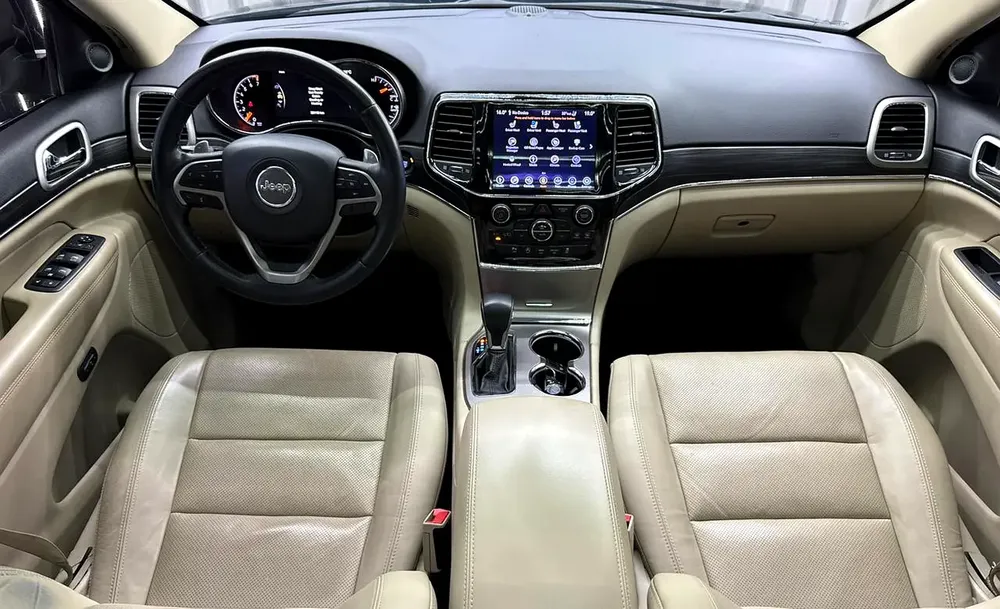 Jeep Grand Cherokee 4x4 Limited | GCC | Low Mileage - Image 17