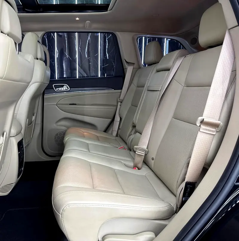 Jeep Grand Cherokee 4x4 Limited | GCC | Low Mileage - Image 20