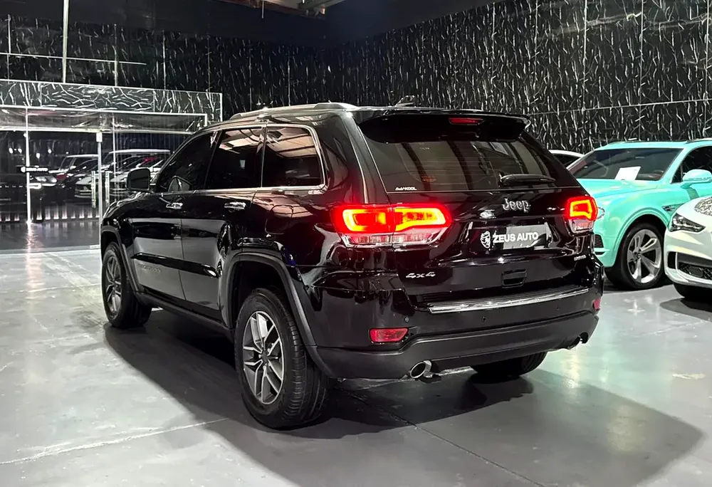 Jeep Grand Cherokee 4x4 Limited | GCC | Low Mileage - Image 5