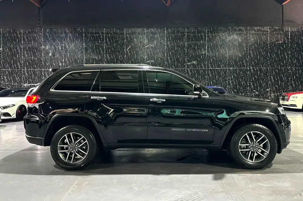 Jeep Grand Cherokee 4x4 Limited | GCC | Low Mileage - Image 6