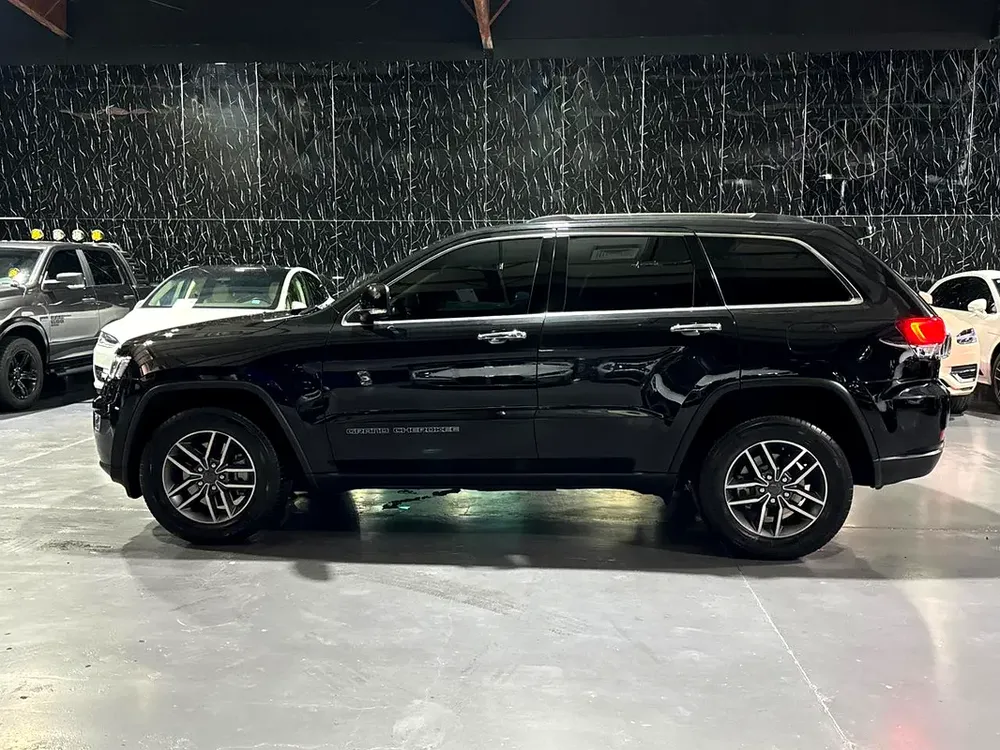 Jeep Grand Cherokee 4x4 Limited | GCC | Low Mileage - Image 7