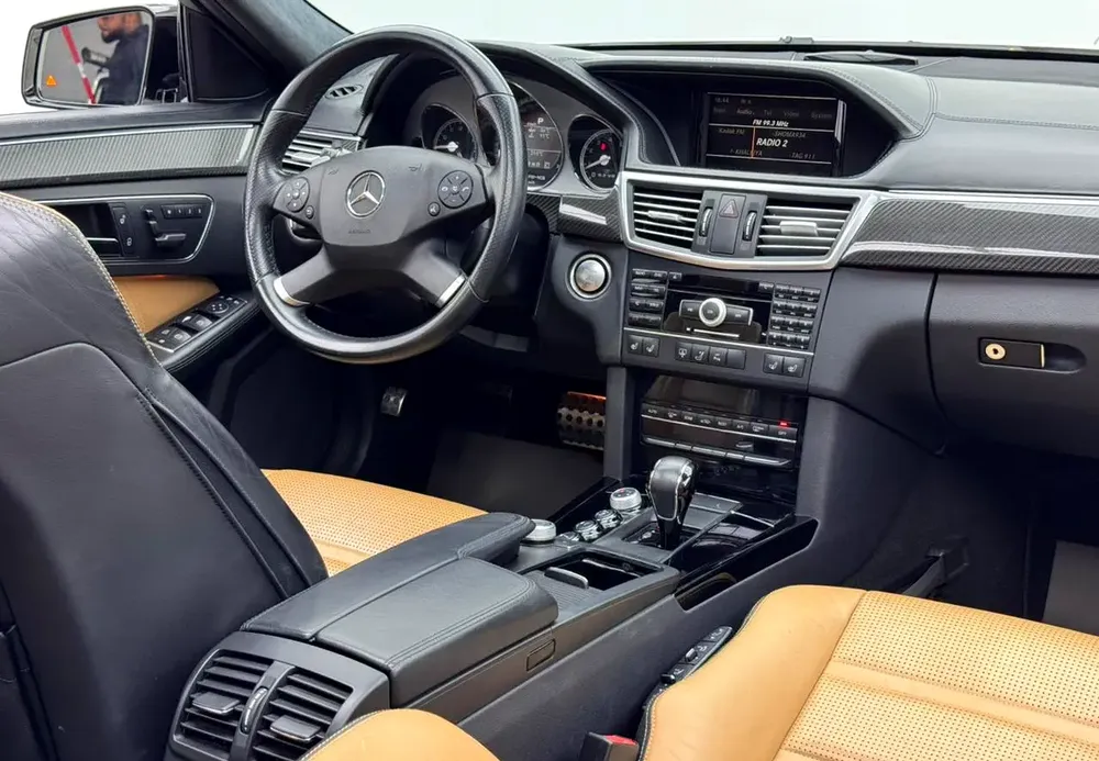 2011 Mercedes Benz E63 AMG, 3 Years Mercedes Service Pack, Full Mercedes Service History, GCC - Image 11
