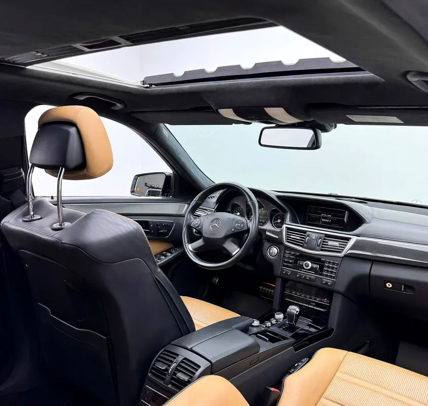 2011 Mercedes Benz E63 AMG, 3 Years Mercedes Service Pack, Full Mercedes Service History, GCC - Image 12