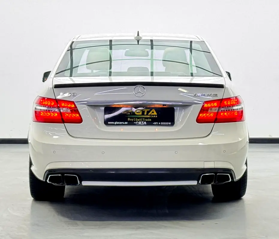 2011 Mercedes Benz E63 AMG, 3 Years Mercedes Service Pack, Full Mercedes Service History, GCC - Image 5