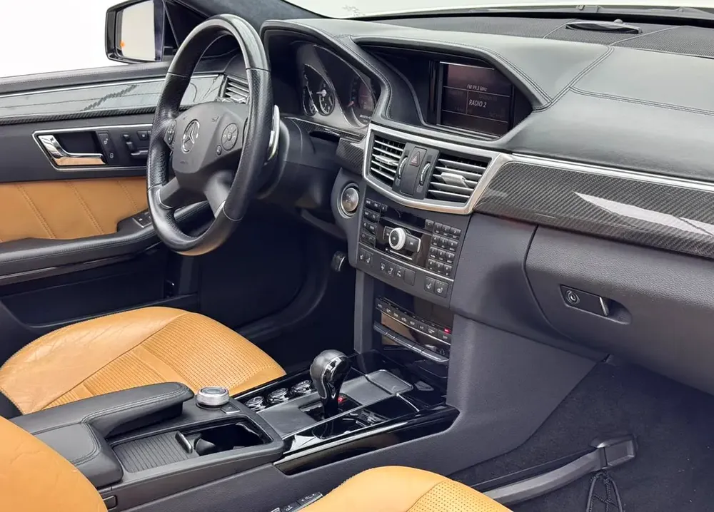 2011 Mercedes Benz E63 AMG, 3 Years Mercedes Service Pack, Full Mercedes Service History, GCC - Image 7