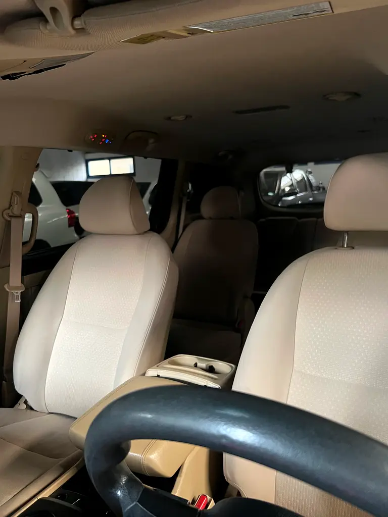 Kia Sedona LX 2016 - Korean Specs - Well Maintained - Image 17