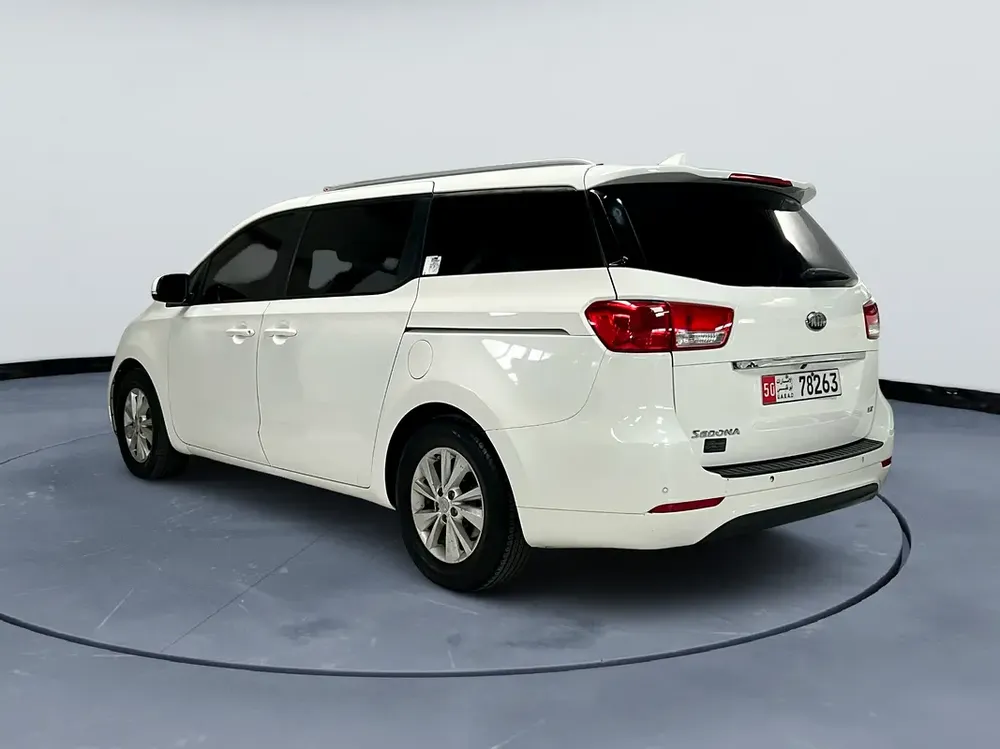 Kia Sedona LX 2016 - Korean Specs - Well Maintained - Image 4