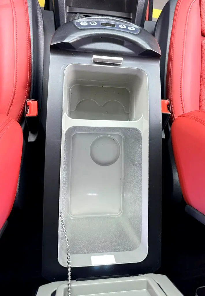 2023 Mercedes Benz V250 Falcon Edition, 2026 MB Warranty, 2027 MB Service Pack, Low Km, GCC - Image 18