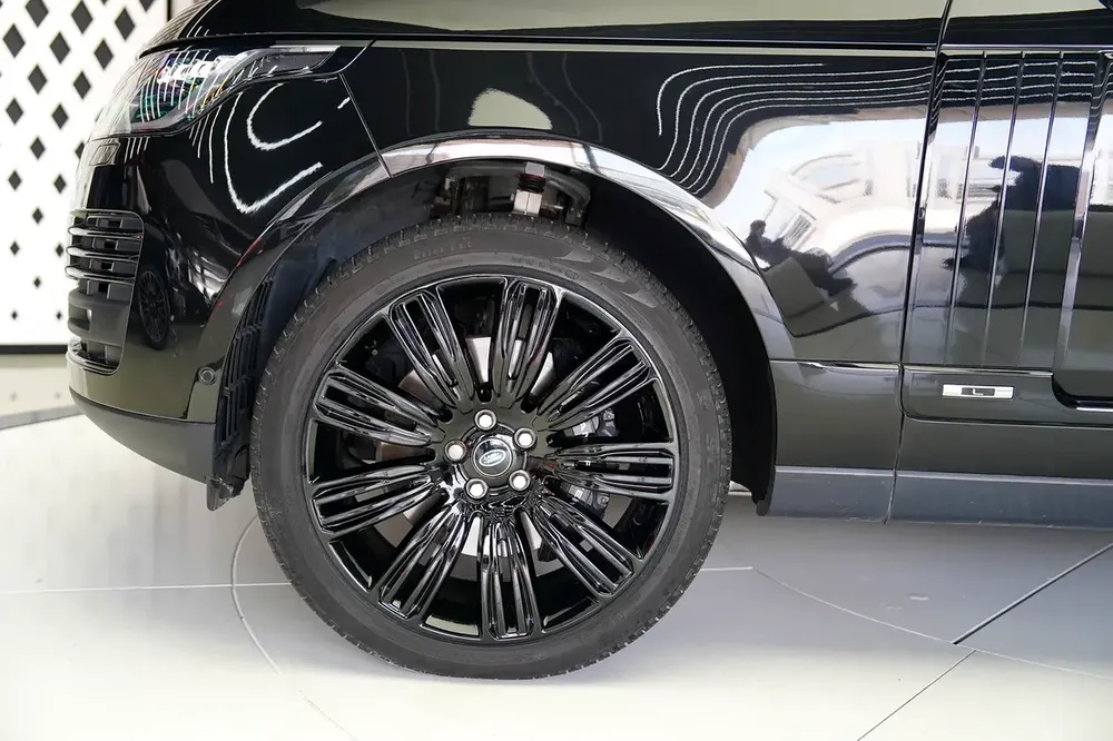 LONG WHEELBASED | VOGUE AUTOBIOGRAPHY P525 | PANORAMIC ROOF | REAR ENTERTAINMENT | WARRANTY AVAILABL - Image 6