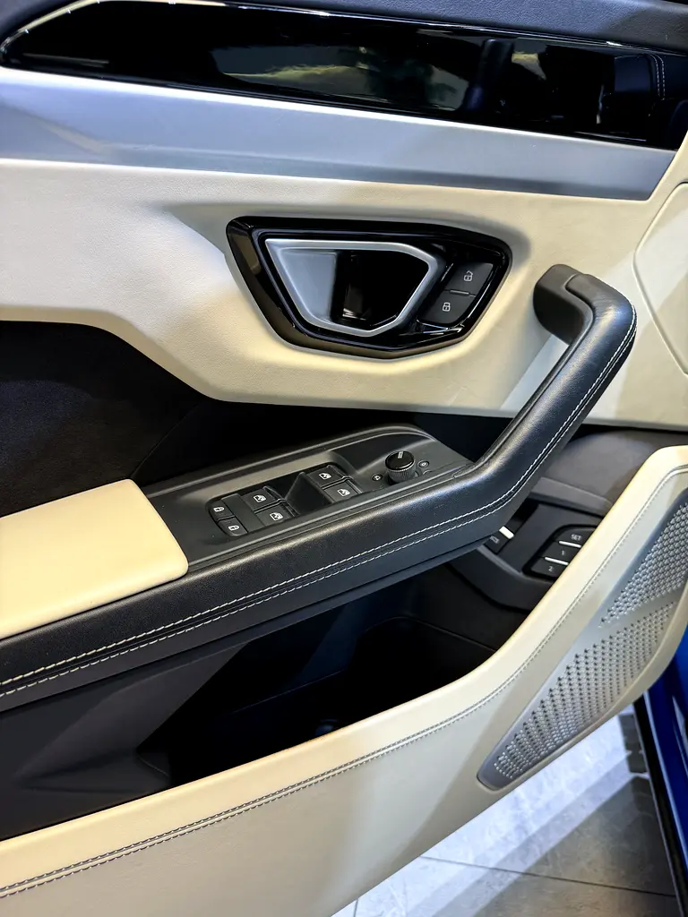 2020 LAMBORGHINI URUS ( GCC / STILL UNDER WARRANTY ) - Image 12
