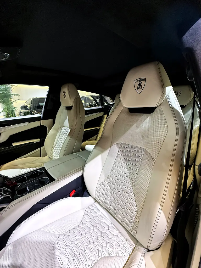 2020 LAMBORGHINI URUS ( GCC / STILL UNDER WARRANTY ) - Image 14