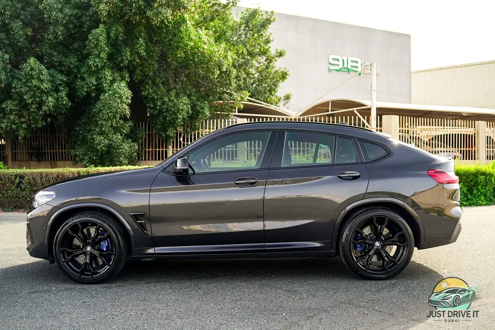 BMW X4M Competition 2021 GCC | 35K kms | Warranty + Service until 2027 | Cartier Red | Full Carbon - Image 8