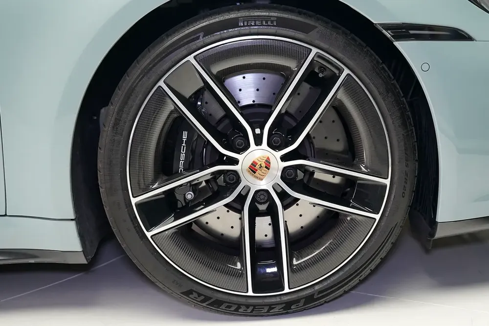 911 CARRERA GTS CABRIOLET T-HYBRID | SHADE GREEN | CARBON EXTERIOR | WARRANTY SEPT 2027 - Image 16