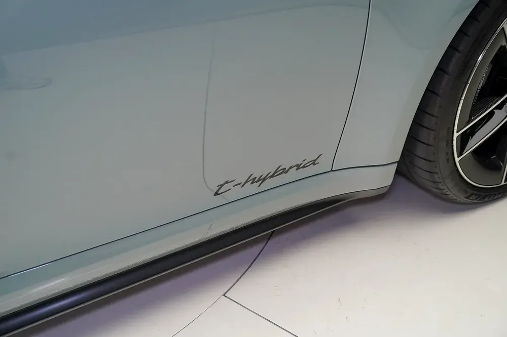 911 CARRERA GTS CABRIOLET T-HYBRID | SHADE GREEN | CARBON EXTERIOR | WARRANTY SEPT 2027 - Image 17
