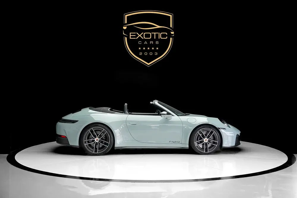 911 CARRERA GTS CABRIOLET T-HYBRID | SHADE GREEN | CARBON EXTERIOR | WARRANTY SEPT 2027 - Image 4