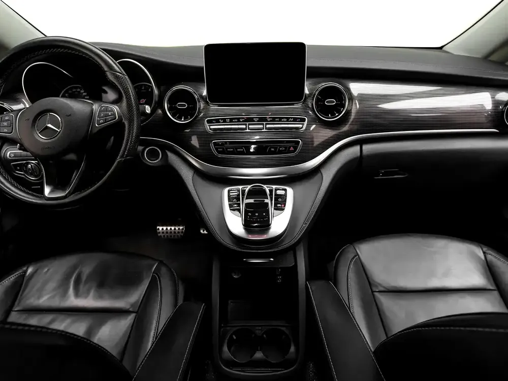 2020 | Mercedes Benz | V250 | GCC Spec - Image 12