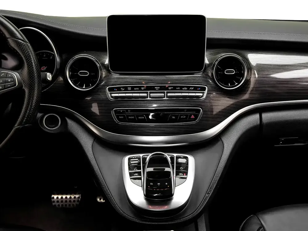 2020 | Mercedes Benz | V250 | GCC Spec - Image 14