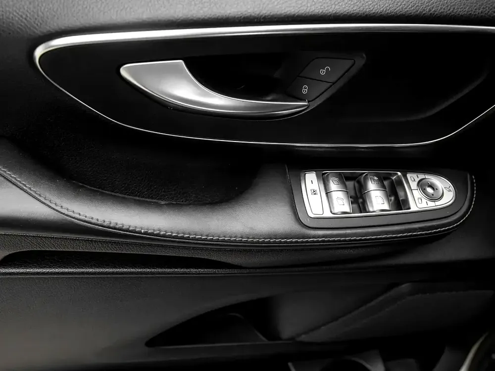 2020 | Mercedes Benz | V250 | GCC Spec - Image 18