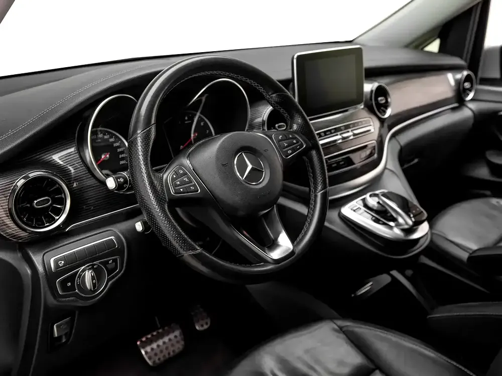 2020 | Mercedes Benz | V250 | GCC Spec - Image 8