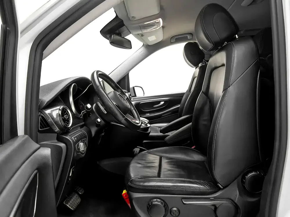 2020 | Mercedes Benz | V250 | GCC Spec - Image 9