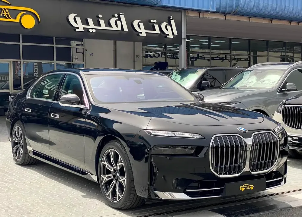2026 BMW 7-Series 735i | GCC Specs | Brand New Condition - Image 4
