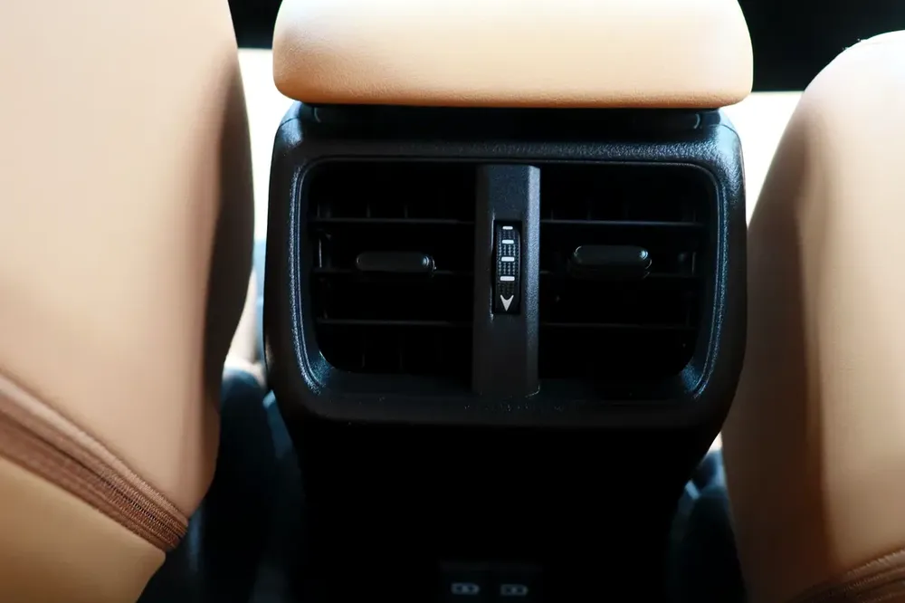 2024 Lexus UX300h Premier - GCC Specs - Brand New - Image 17