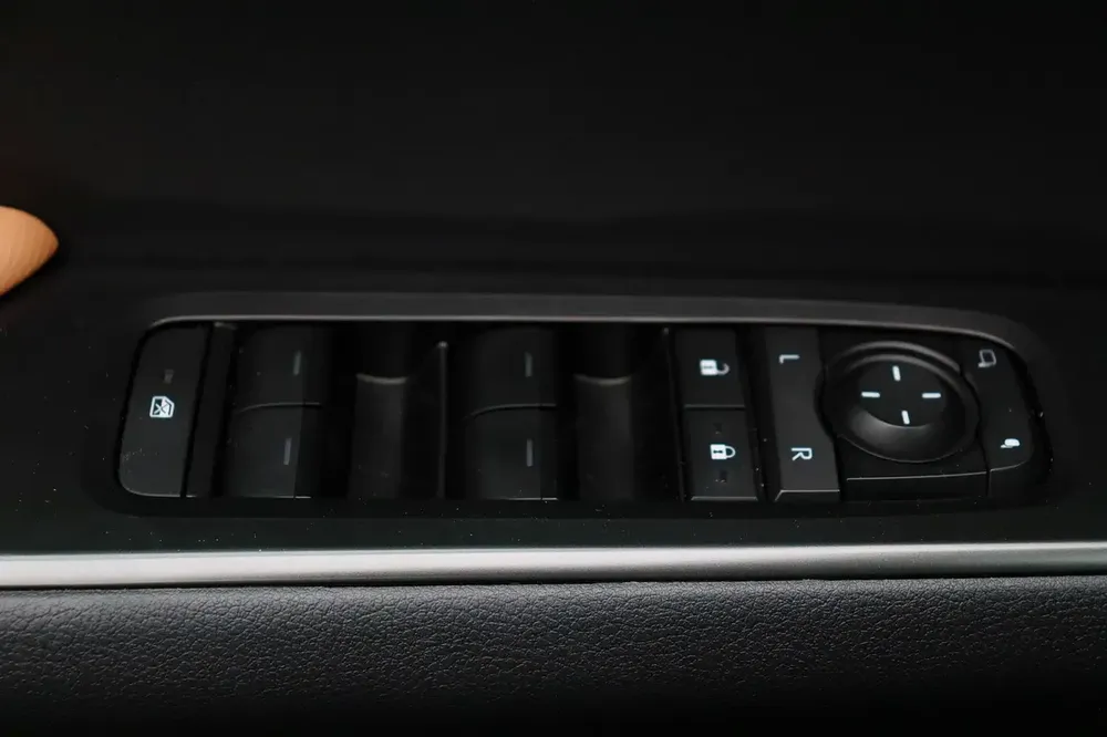 2024 Lexus UX300h Premier - GCC Specs - Brand New - Image 18
