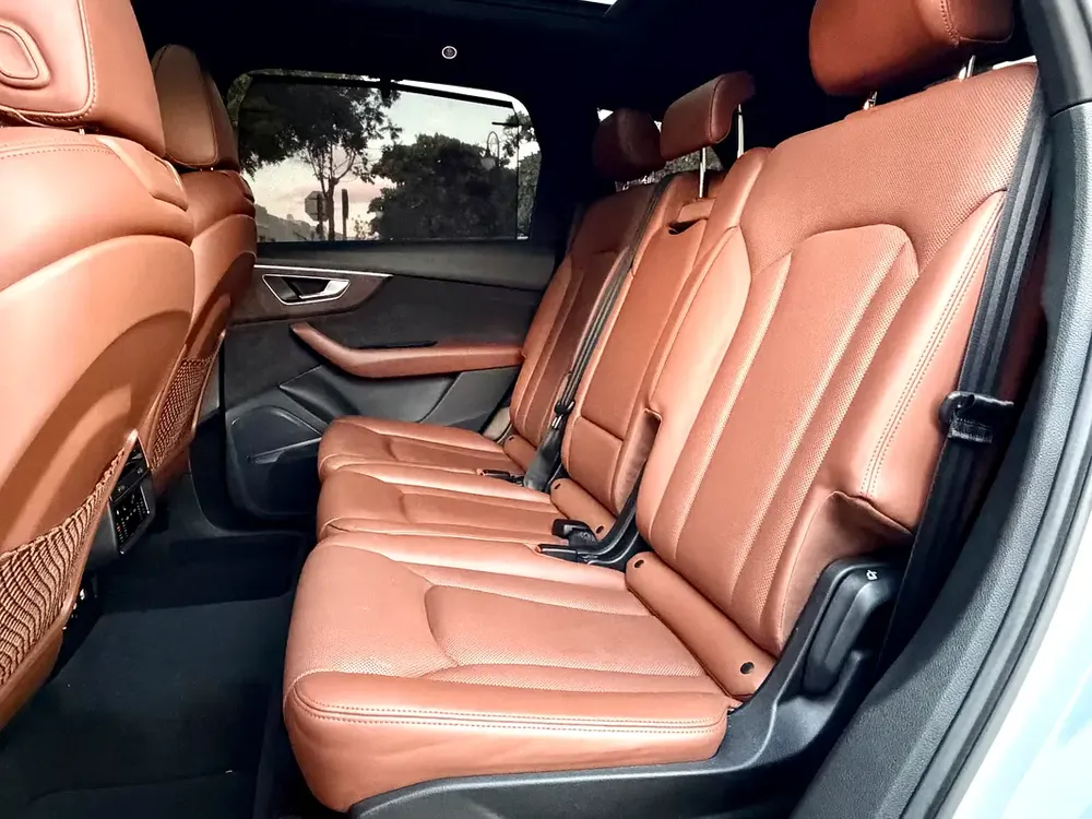 Audi Q7 S line 2020 GCC | WITH FULL SERVICE HISTORY BY AUDI DEALER | NEVER HAD ACCIDENT OR PAINT - Image 10