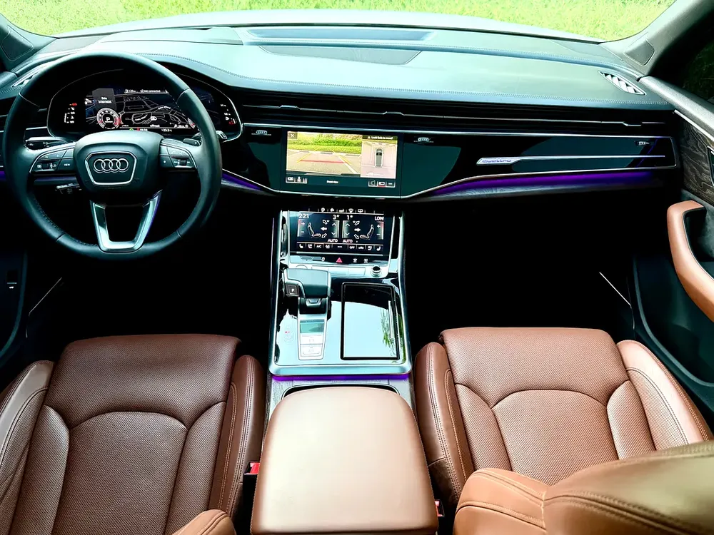 Audi Q7 S line 2020 GCC | WITH FULL SERVICE HISTORY BY AUDI DEALER | NEVER HAD ACCIDENT OR PAINT - Image 12