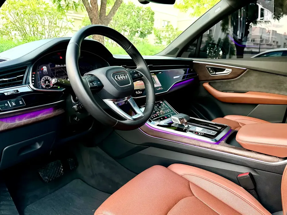 Audi Q7 S line 2020 GCC | WITH FULL SERVICE HISTORY BY AUDI DEALER | NEVER HAD ACCIDENT OR PAINT - Image 15