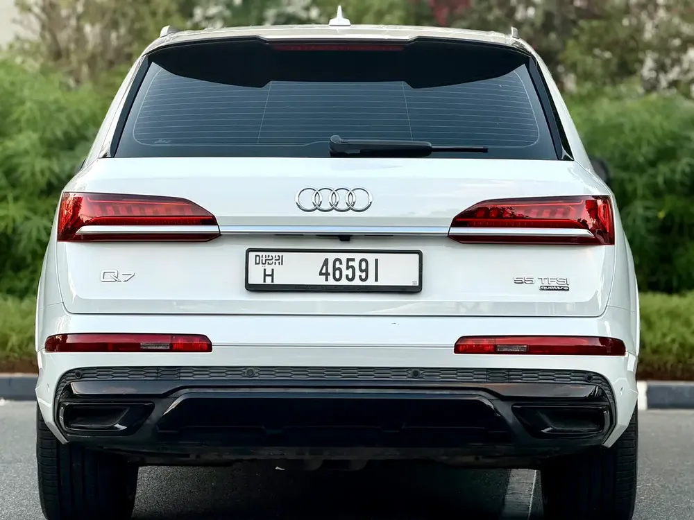 Audi Q7 S line 2020 GCC | WITH FULL SERVICE HISTORY BY AUDI DEALER | NEVER HAD ACCIDENT OR PAINT - Image 7
