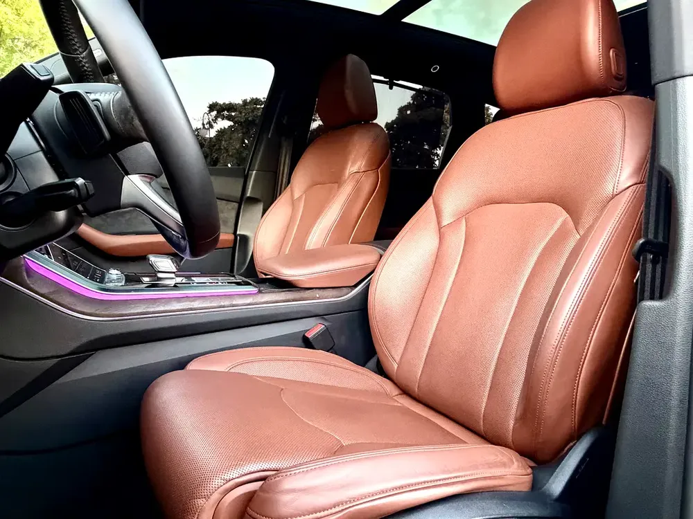 Audi Q7 S line 2020 GCC | WITH FULL SERVICE HISTORY BY AUDI DEALER | NEVER HAD ACCIDENT OR PAINT - Image 9