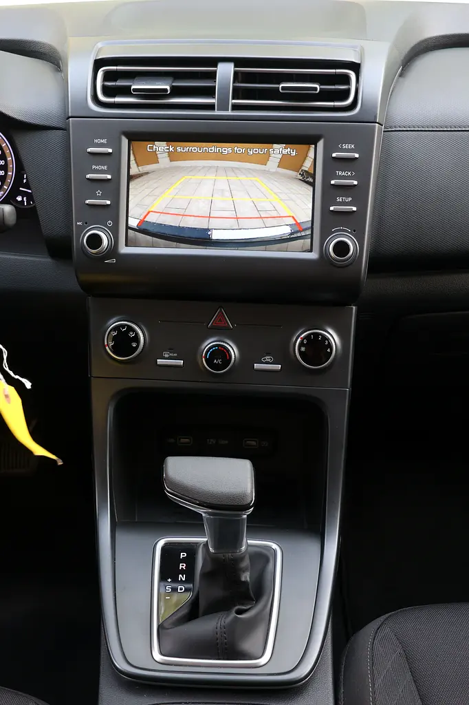 HYUNDAI CRETA COMFORT 1.5L - GCC SPECS - UNDER WARRANTY - FULL SERVICE HISTORY - ACCIDENT FREE - - Image 15