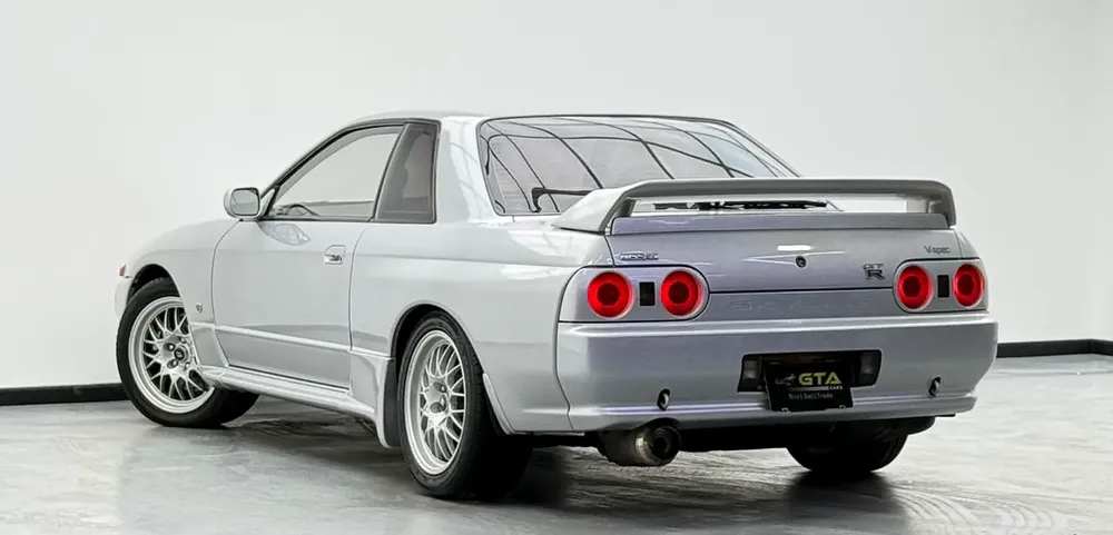 1993 Nissan Skyline GT-R ,Full Service history ,Excellent Condition ,GCC - Image 4