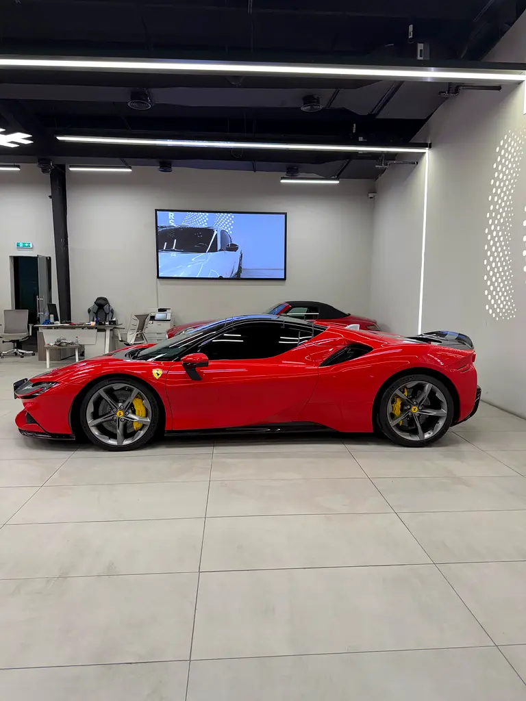 Ferrari SF90 SPIDER - Image 15